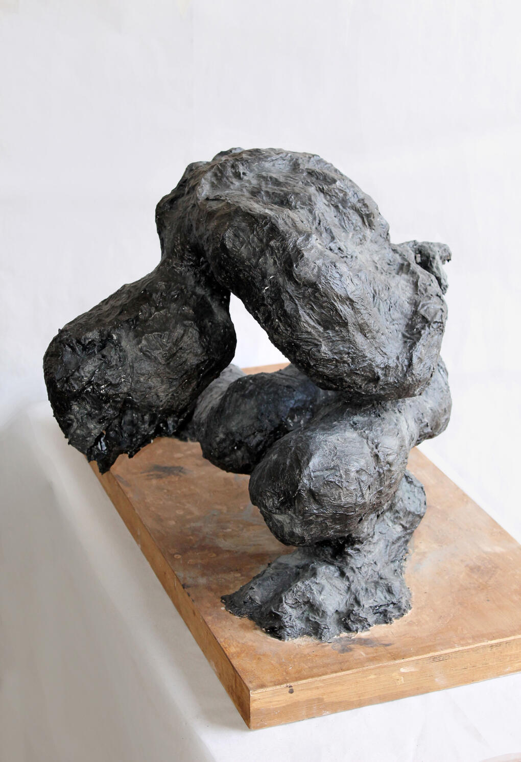 Im_perfect Escultura hombre deforme lateral izquierdo