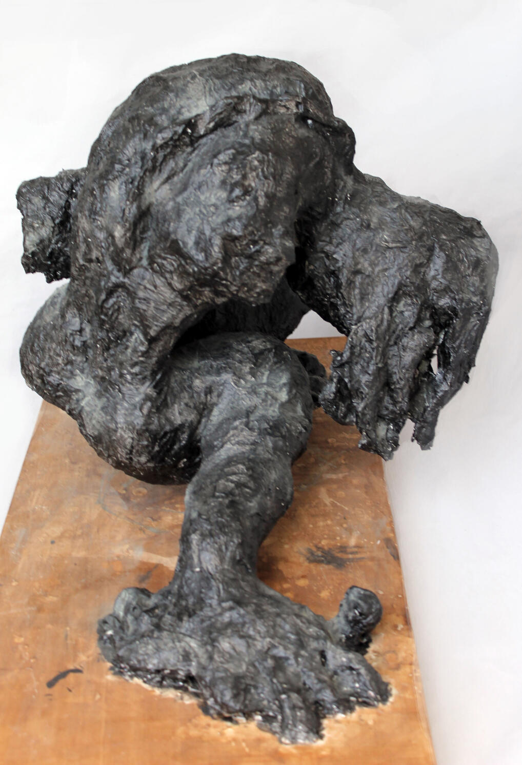 Im_perfect Escultura hombre deforme lateral derecho